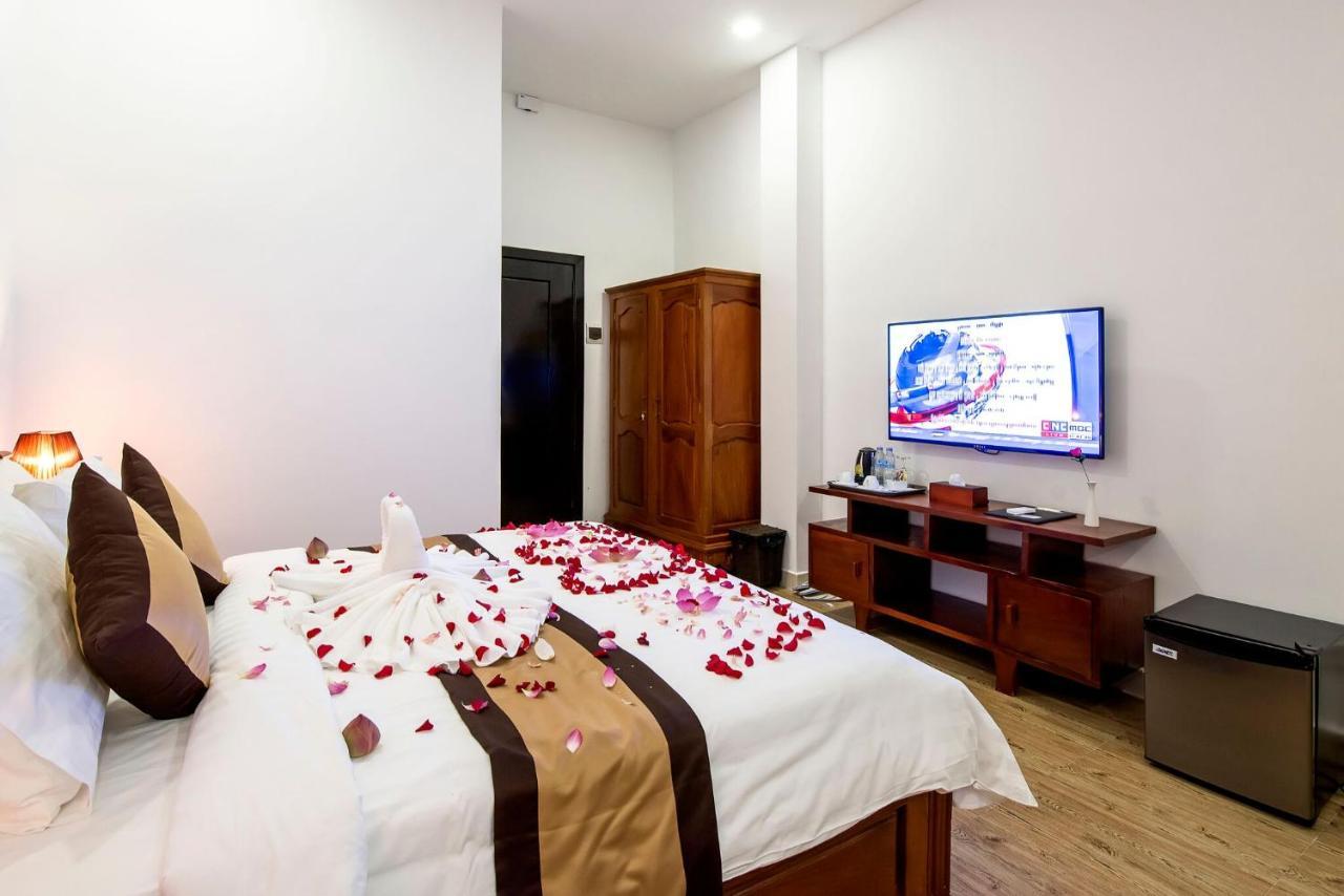 Chambre Lit King-Size - Vue sur Piscine